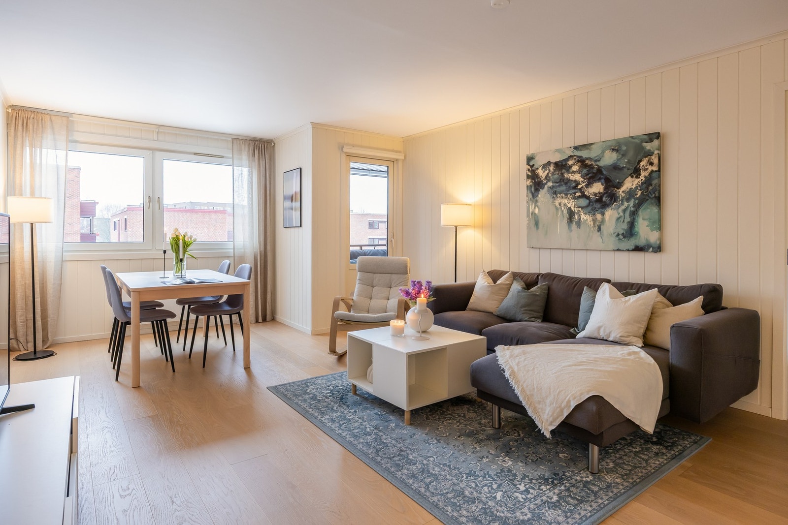 Velkommen til Østre Berg 6 - En meget pen, romslig og moderne 3-roms leilighet med familievennlig og rolig beliggenhet Galleribilde