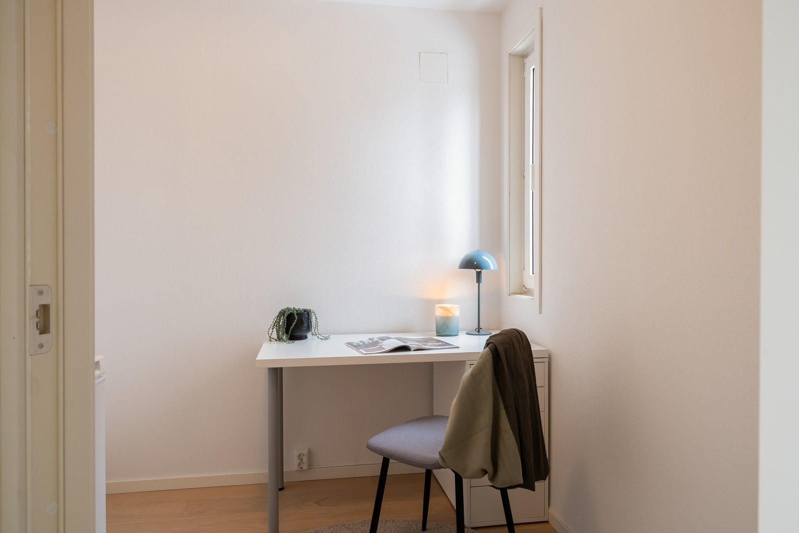 Boden er fint innredet som hjemmekontor Galleribilde