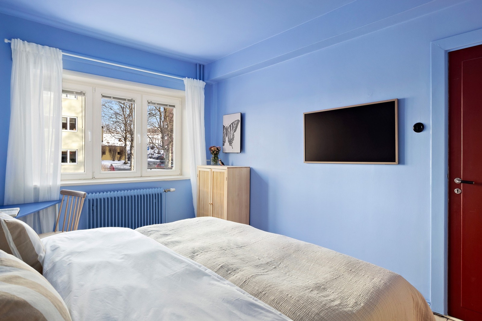 Store vindusflater som gir gode lysforhold. Galleribilde