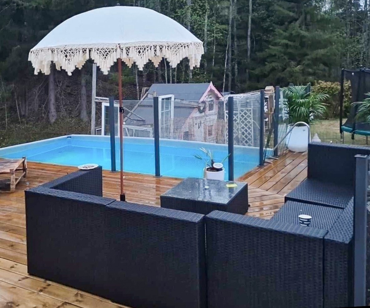 Selgers private bilde av bassenget. Galleribilde