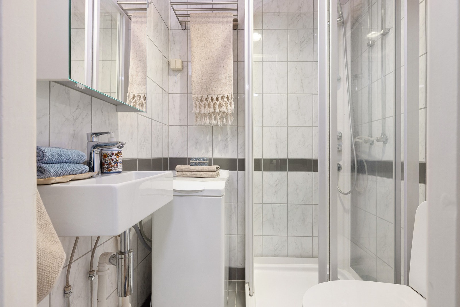 Badet er helfliset med varmekabler. Galleribilde