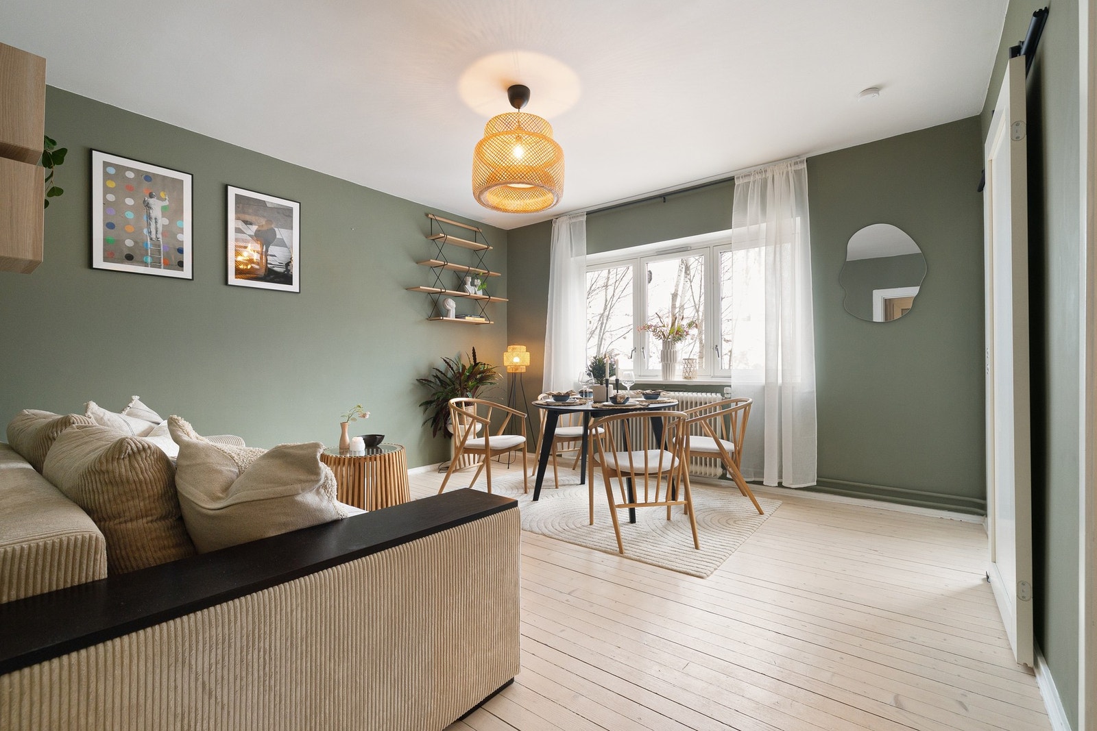 Dette er en svært usjenert og velholdt bolig, beliggende mellom Sinsenparken og Torshovdalen. Galleribilde