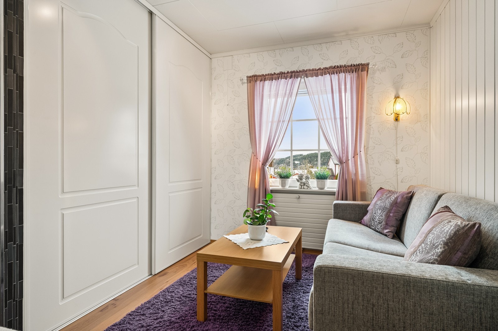 Også det tredje soverommet har en praktisk skyvedørsgarderobe. Galleribilde