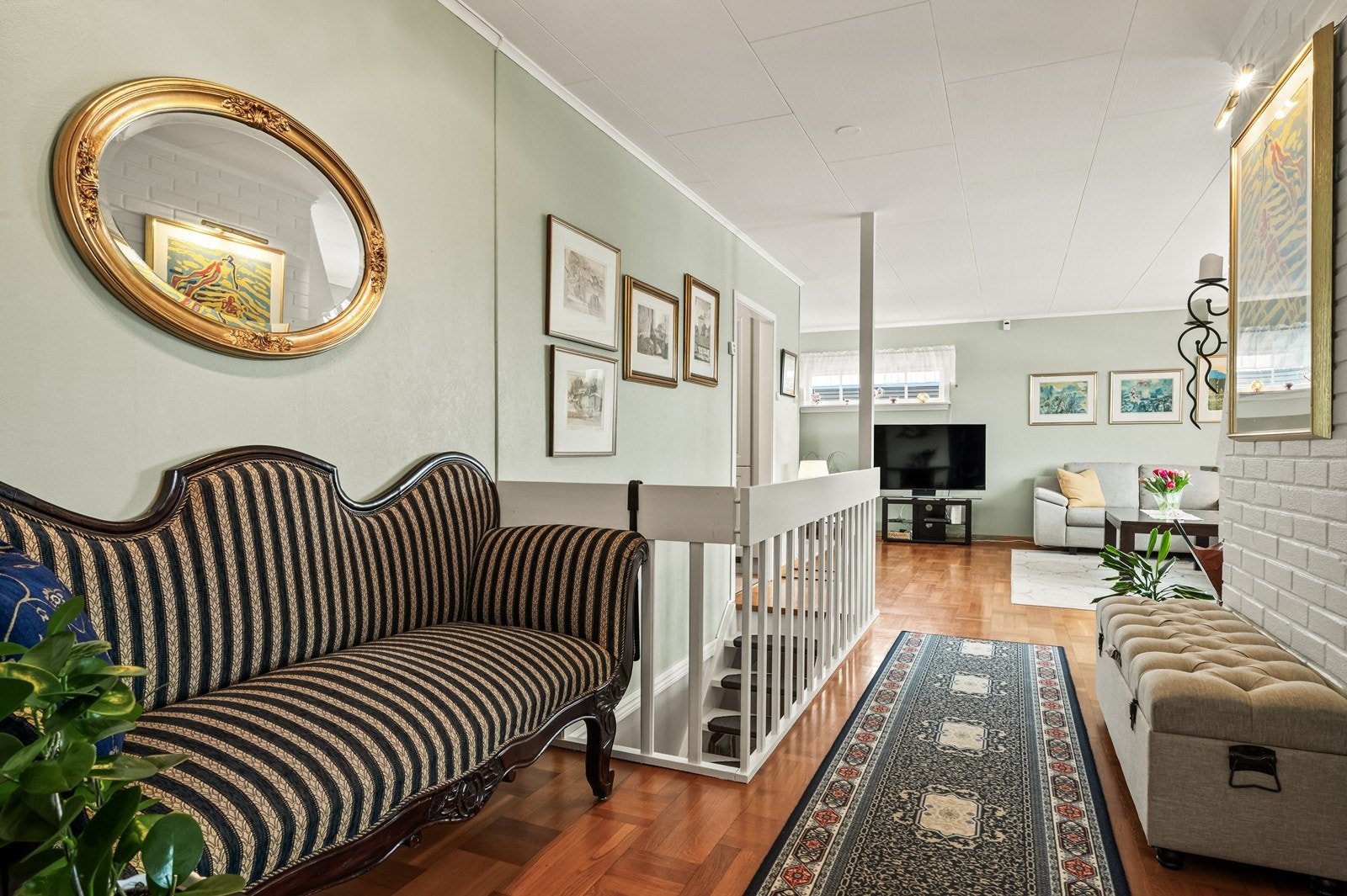 Fra stuen er det trapp ned til kjeller. Galleribilde