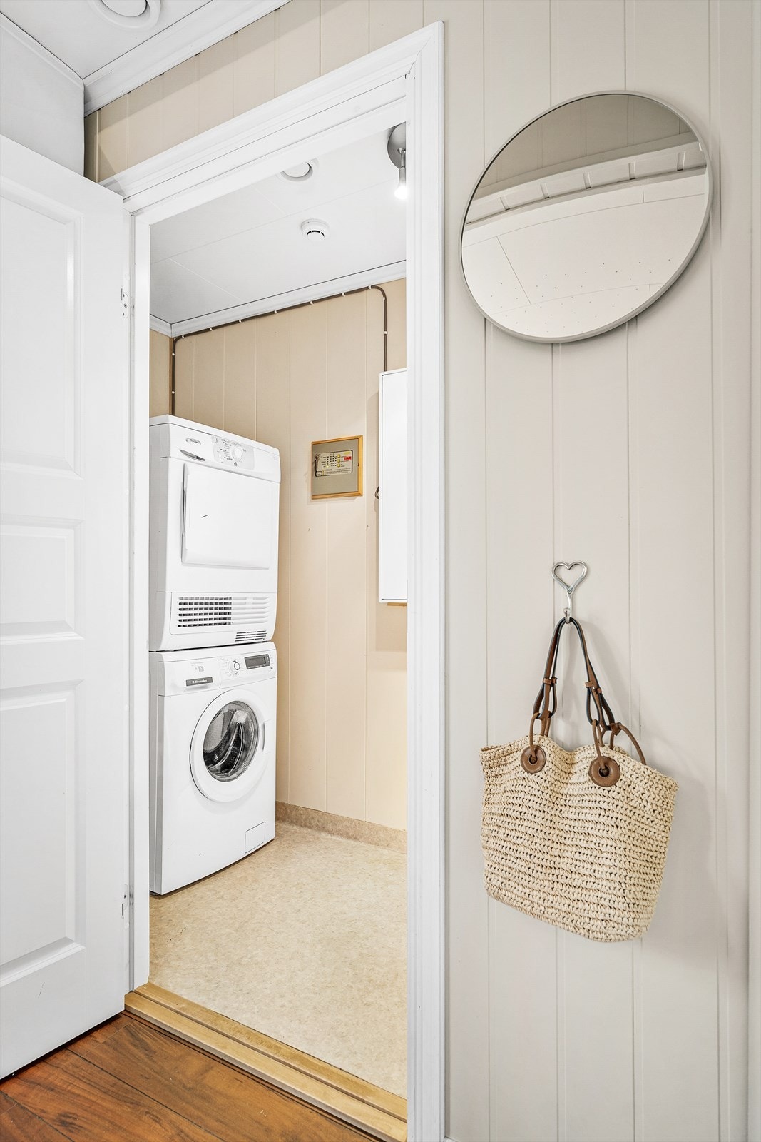 Bod, innredet og brukt som vaskerom (ikke byggegodkjent) Galleribilde