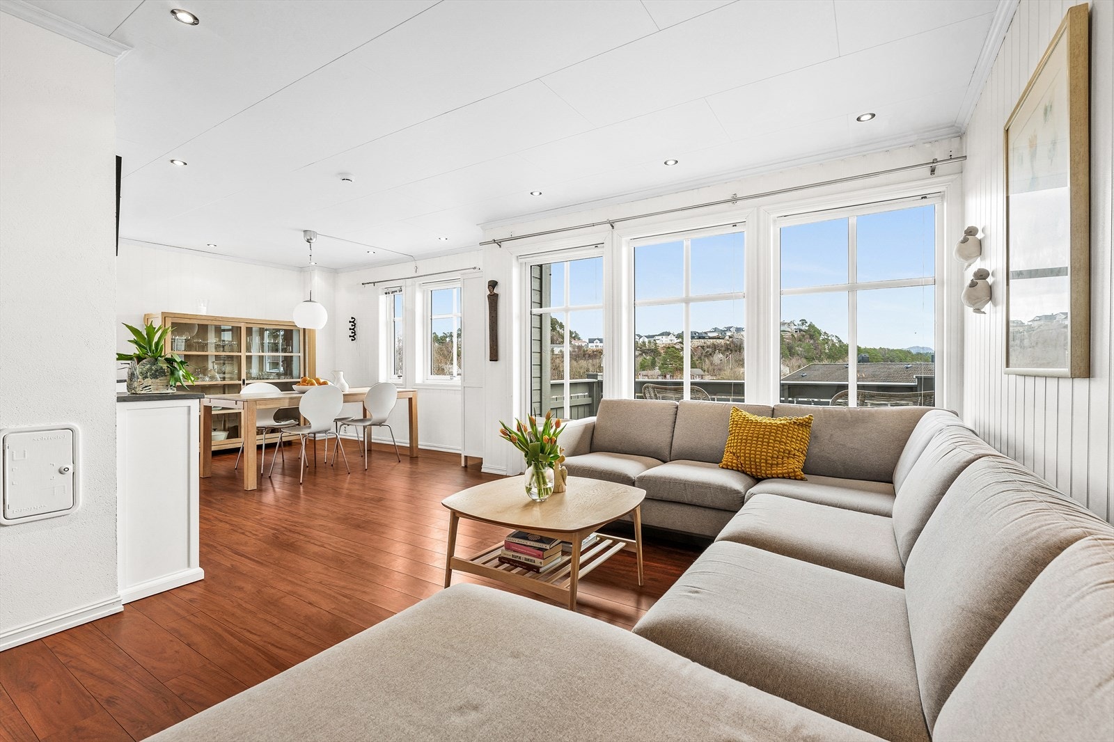 Fra stue er det utgang til balkong Galleribilde