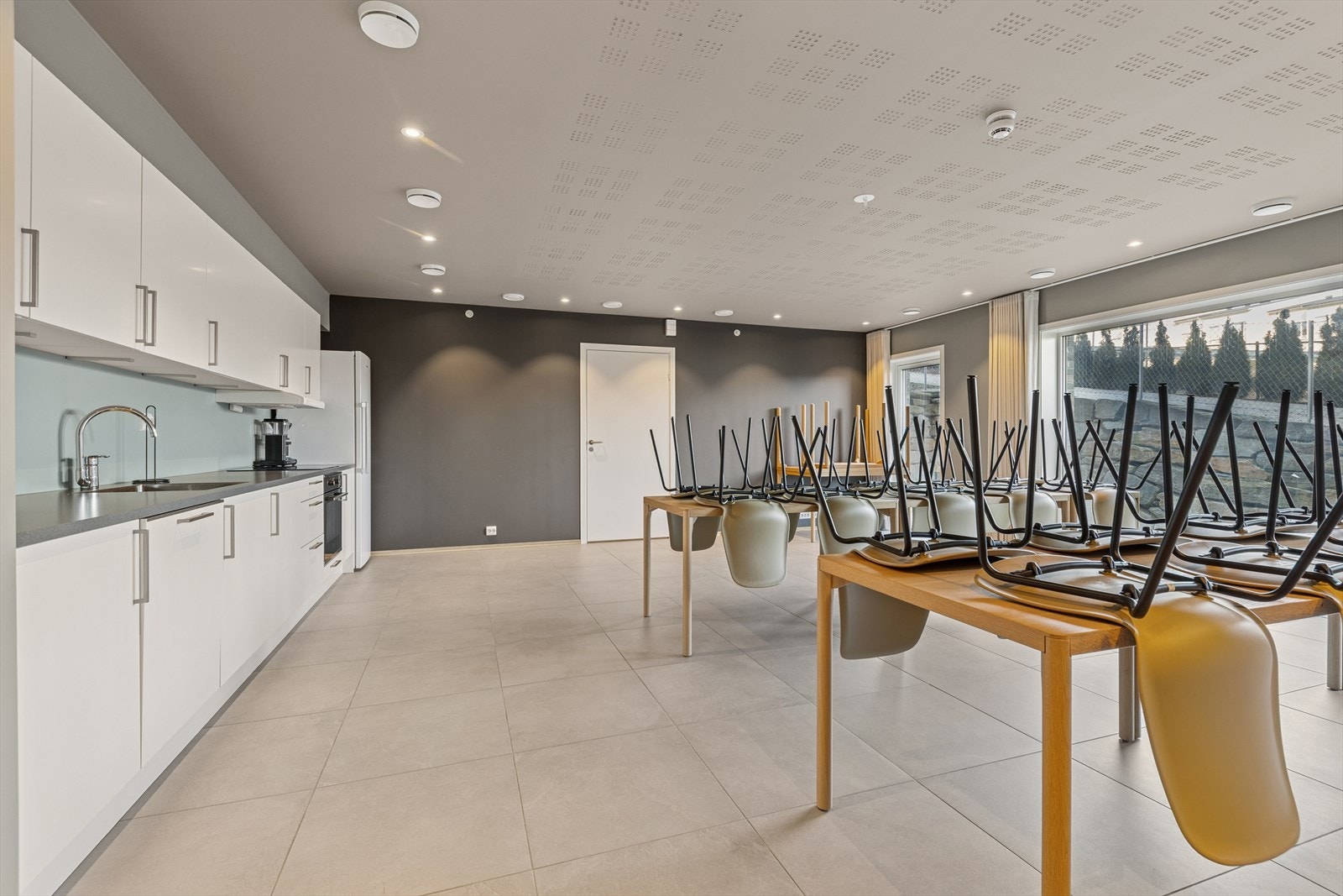 Sameiet har et felles selskapslokale som kan leies av beboerne. Galleribilde