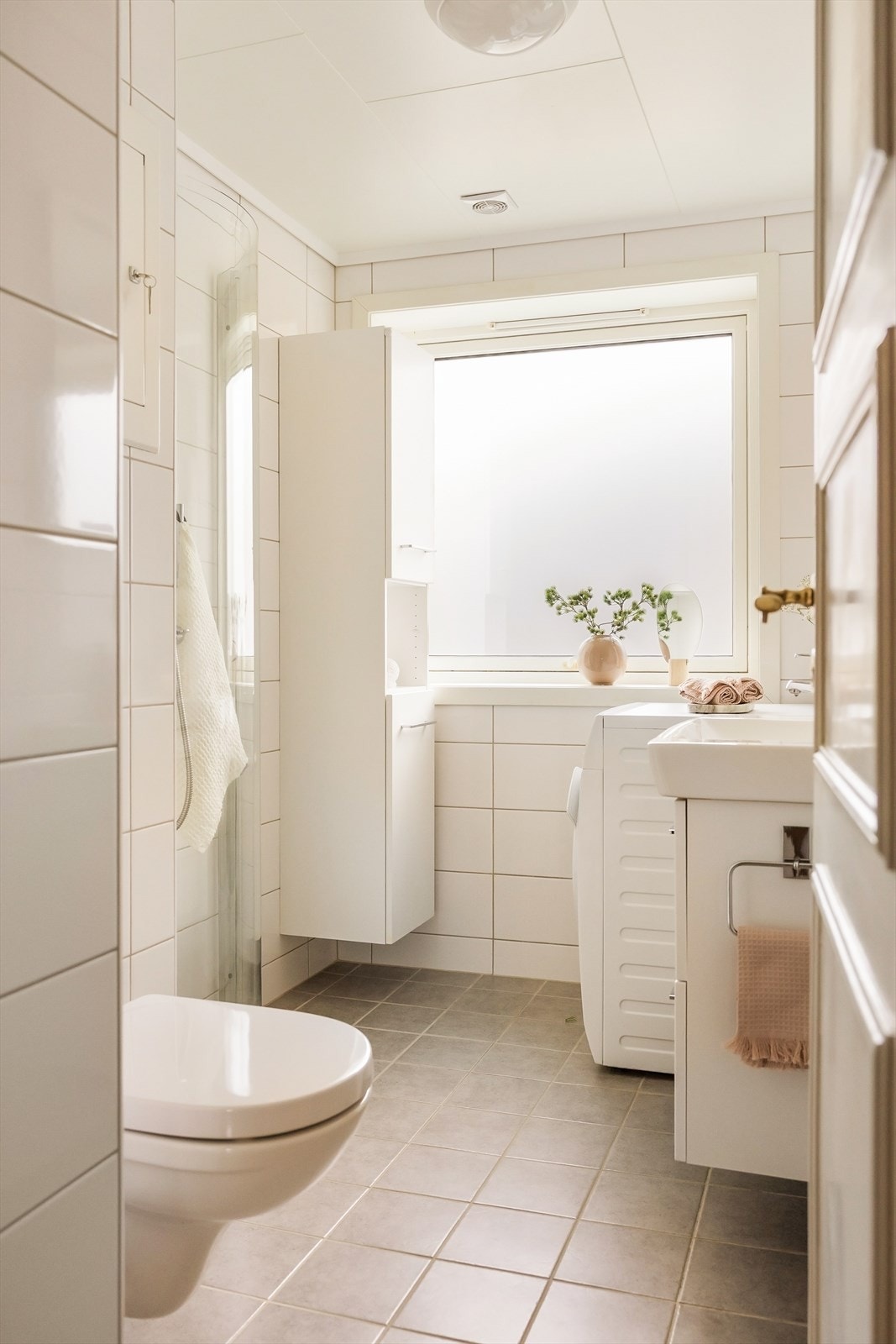 Badet fra 2016 fremstår moderne og funksjonelt. Galleribilde