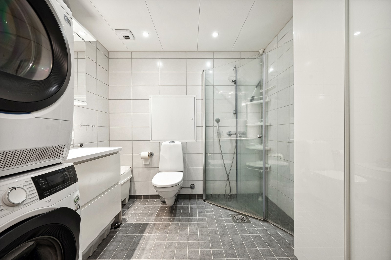 Bad med opplegg for vaskemaskin Galleribilde