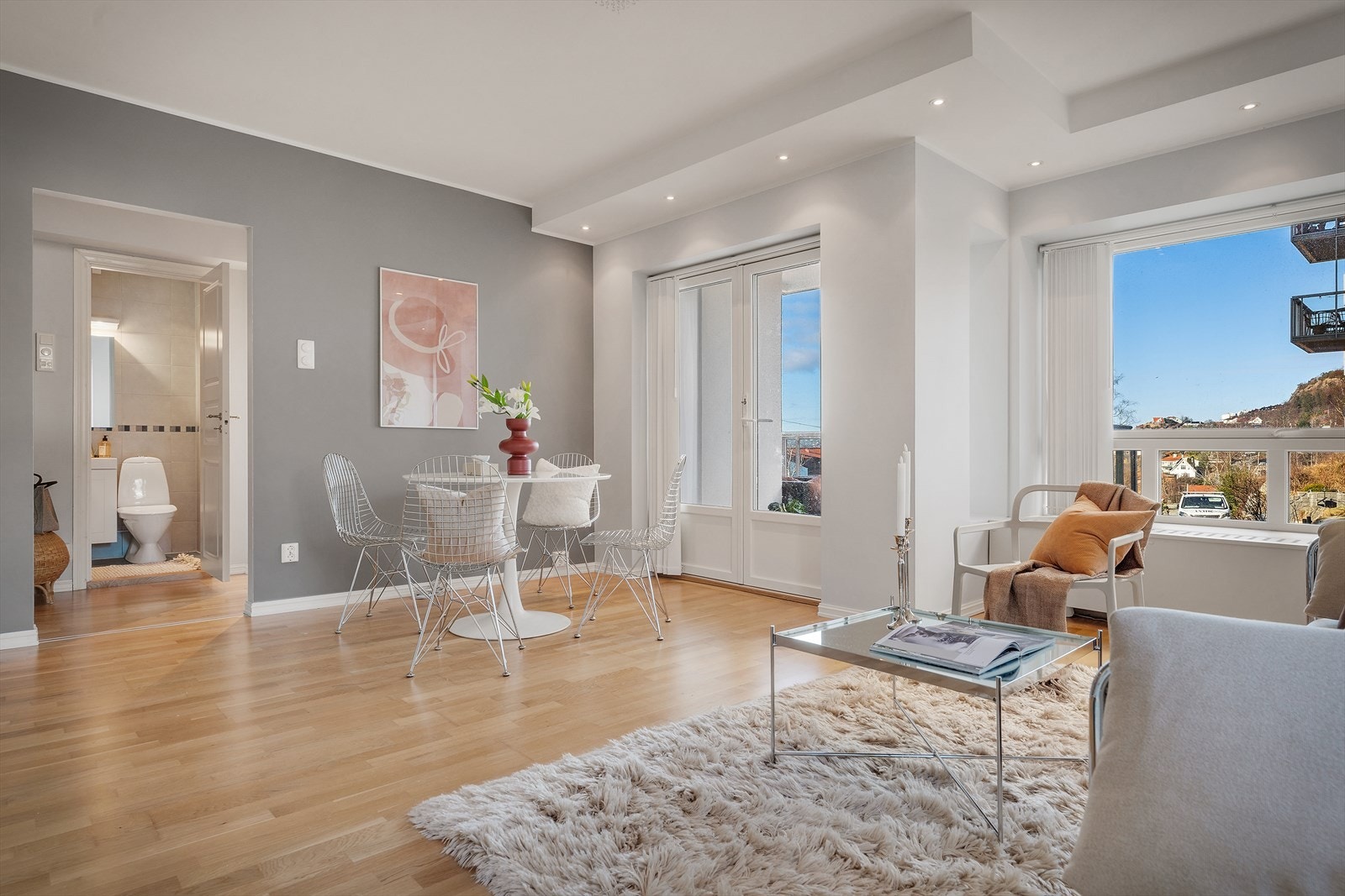 Dette er leilighetens naturlige samlingspunkt Galleribilde