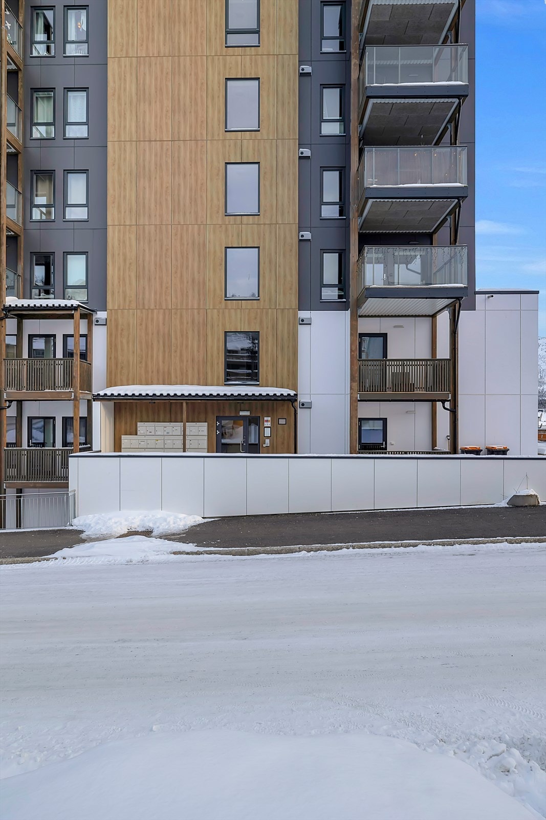 Blokken var ferdigstilt i mars 2022, og leiligheten holder god standard. Galleribilde