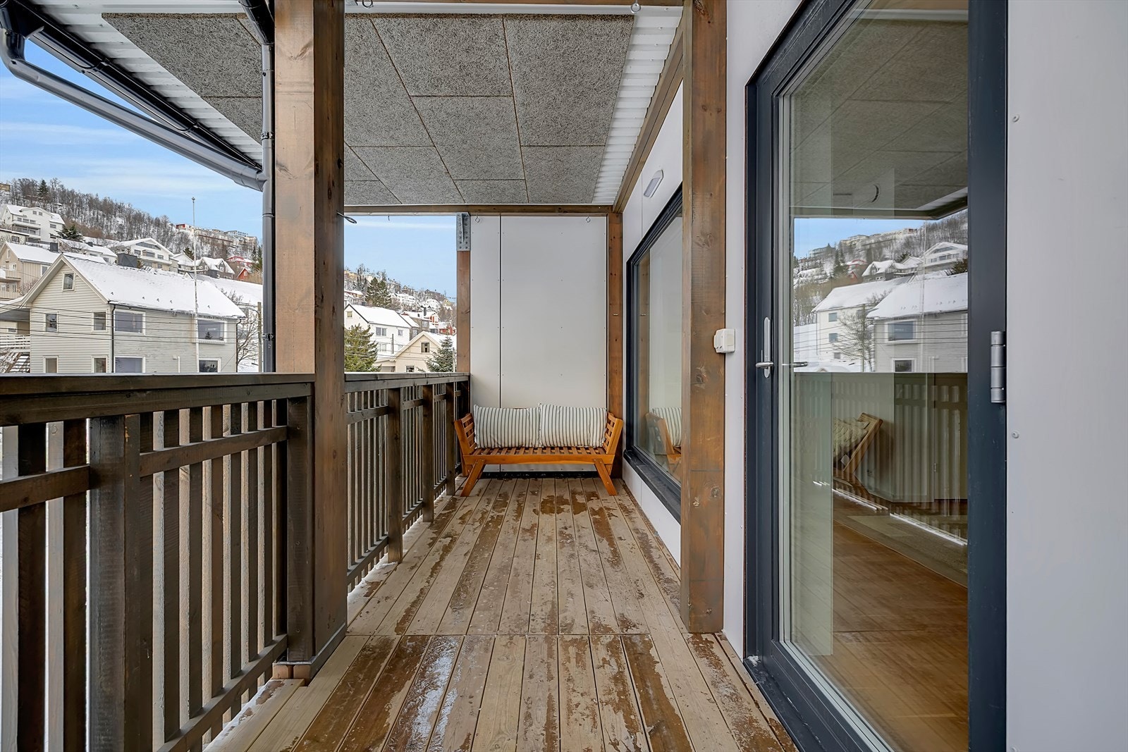 Fra balkongen har du vestvendt utsikt over området. Galleribilde