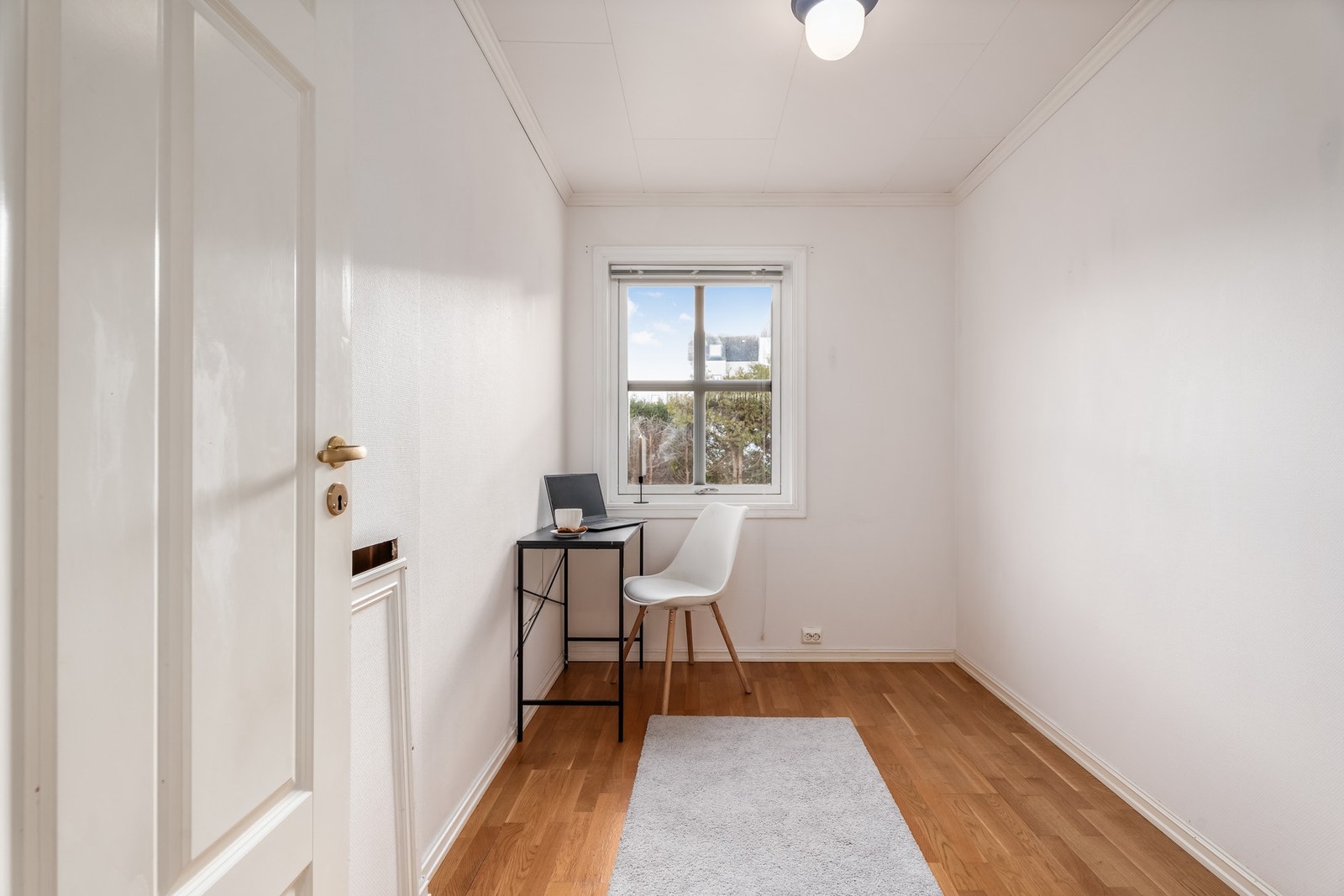 Dette rommet med vindu mot sør er på knappe 6 kvm og er tegnet inn som bod på byggetegninger. Galleribilde