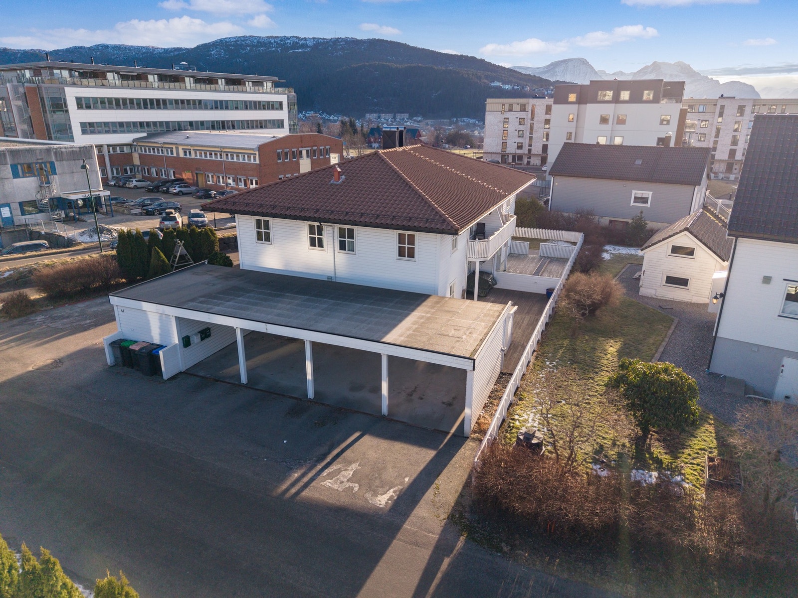 Selv med lav vintersol har adressen gode solforhold. Galleribilde