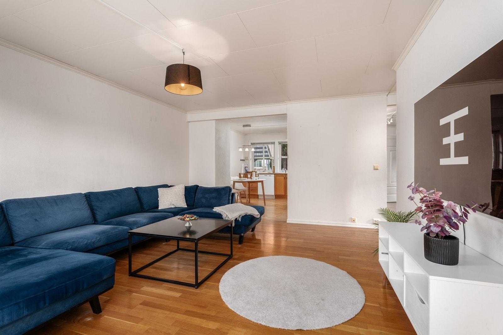 Boligen har opplegg for vannbåren varme , men selger opplyser at denne ikke er funksjonell pr dd. Galleribilde