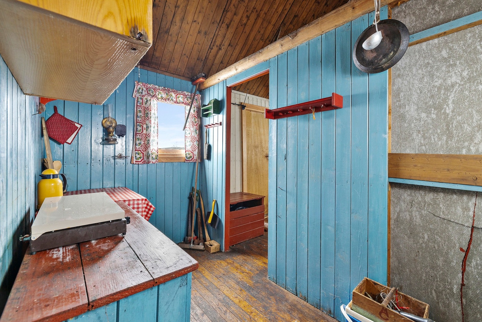 I midten av hytta finner du kjøkkenet. Galleribilde