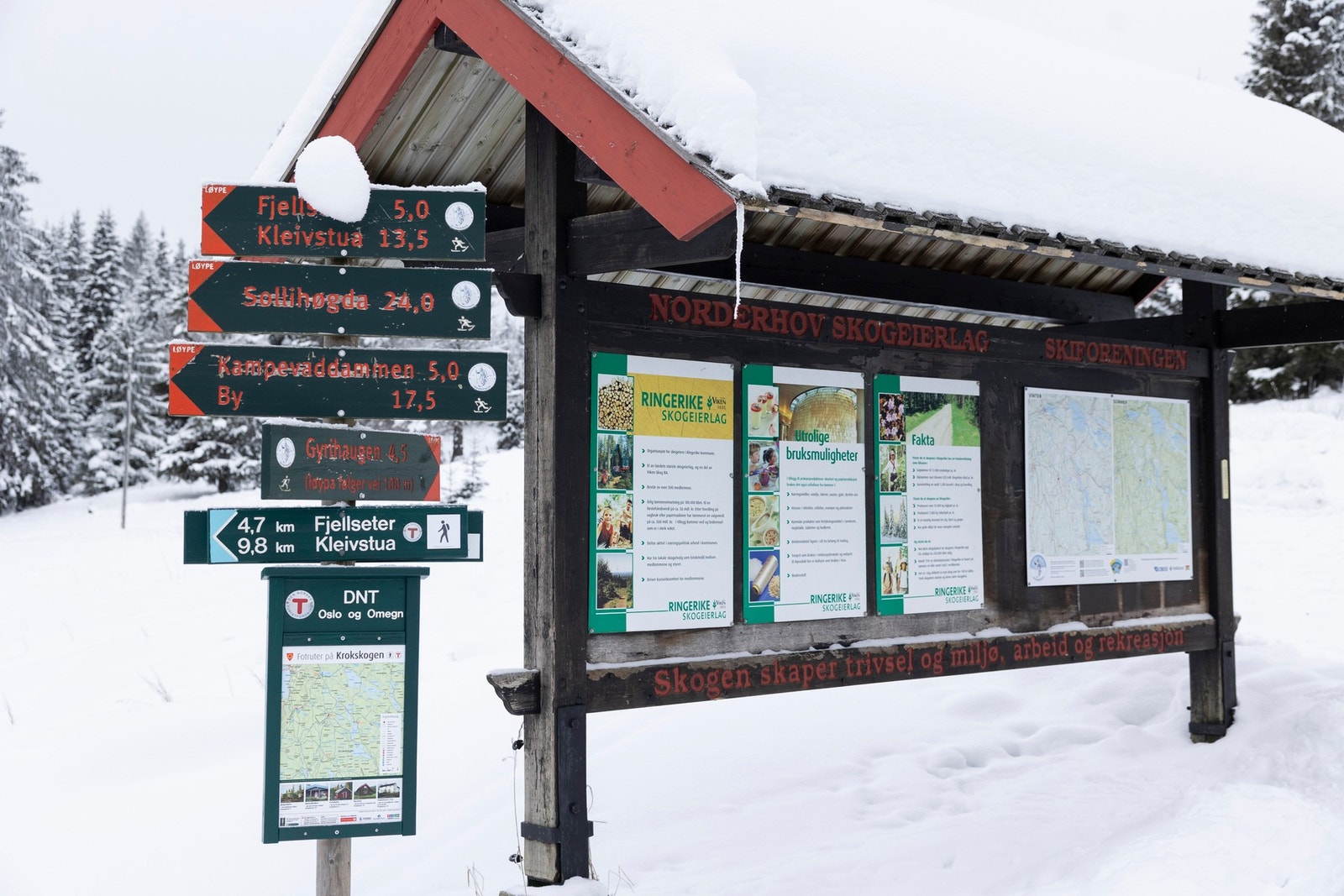 Her finner du informasjonstavlen med oppdatert oversikt over turtilbud og aktiviteter i nærområdet. Galleribilde