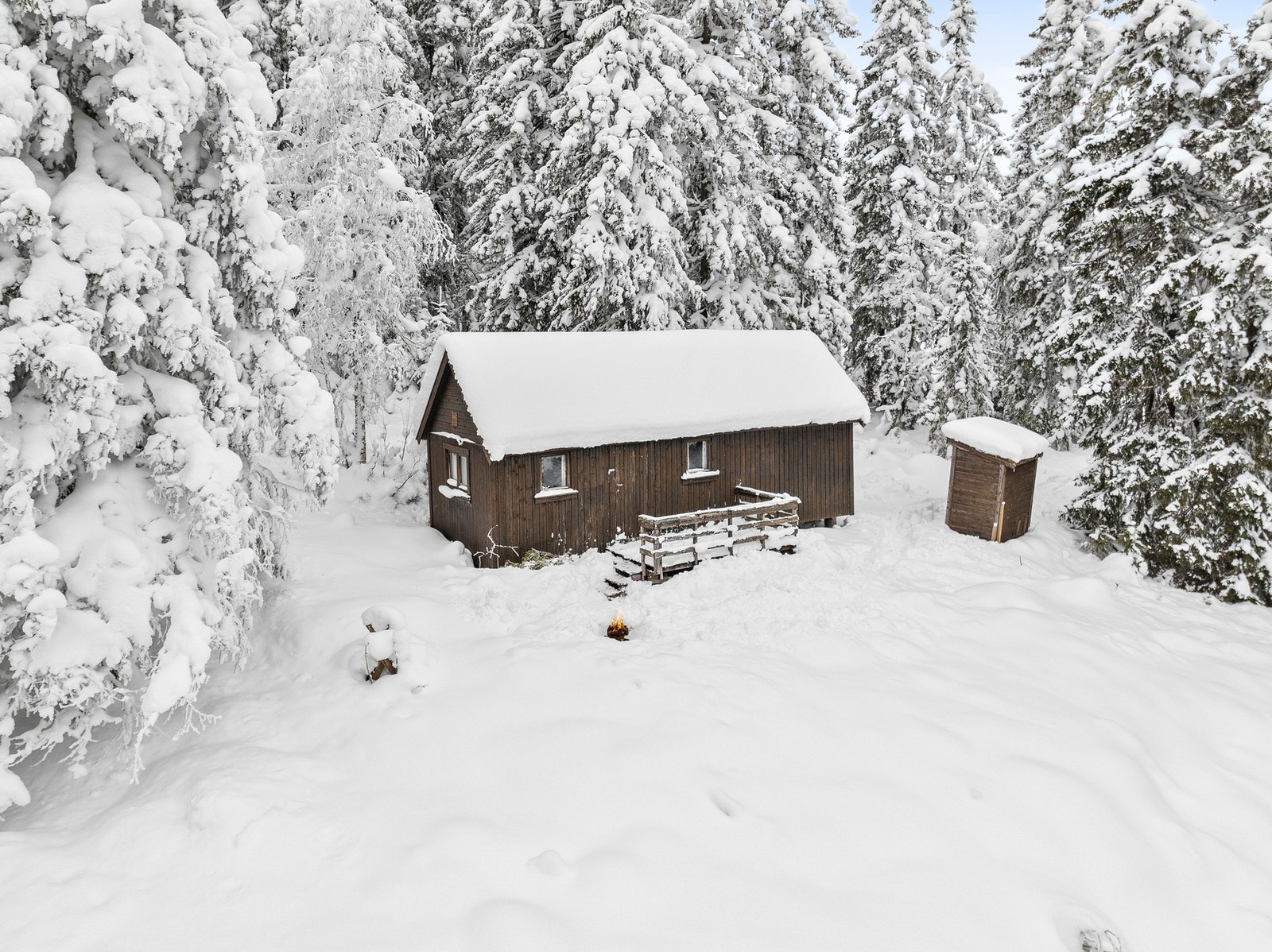 Eiendommen passer perfekt for deg som ønsker et eget sted å trekke deg tilbake og nyte markas harmoni. Galleribilde