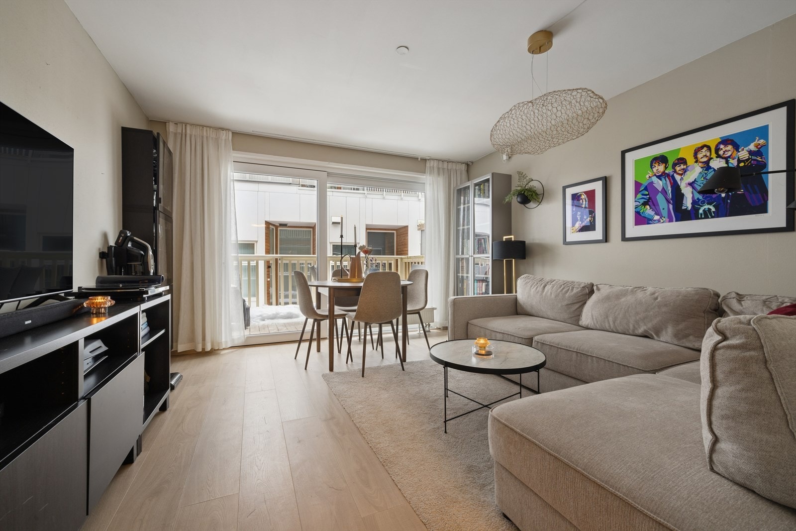 Leiligheten ligger i byggets 1. etasje med enkel adkomst. Galleribilde