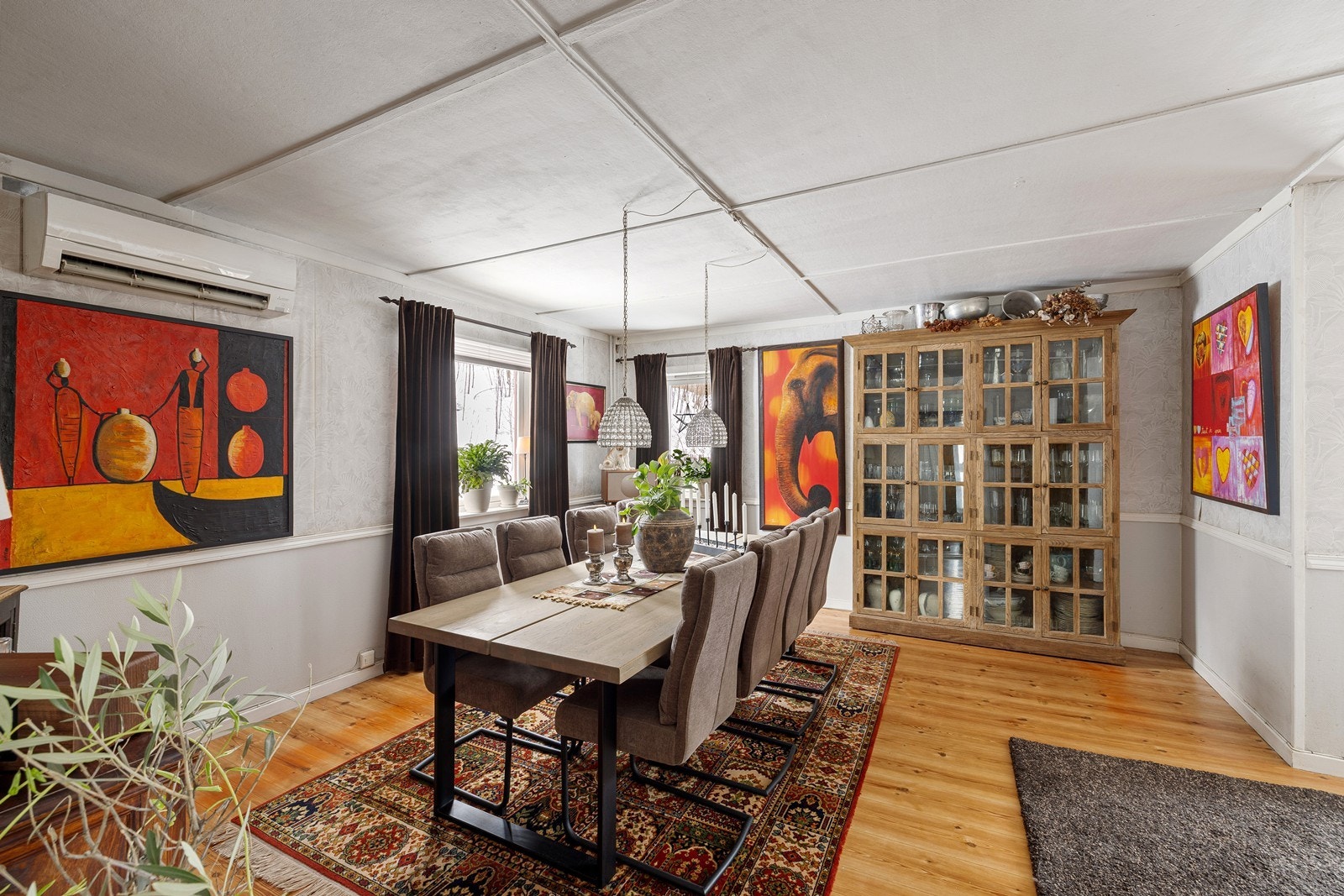 Staden 22: Spisestue Galleribilde