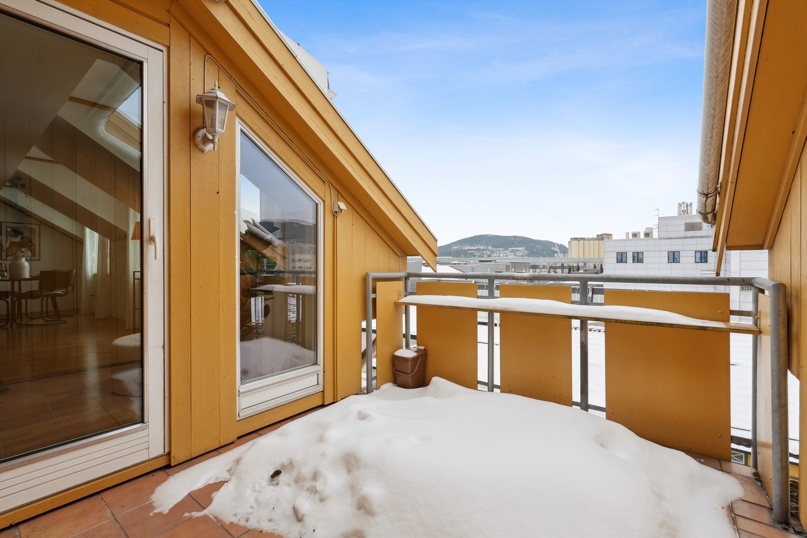 Høyt og fritt beliggende med ettermiddagssol Galleribilde