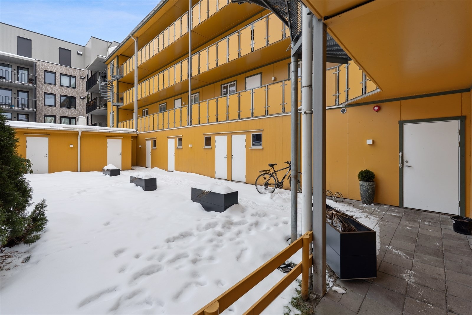 En utvendig bod på ca. 5 kvm i felles bakgård/atrium Galleribilde