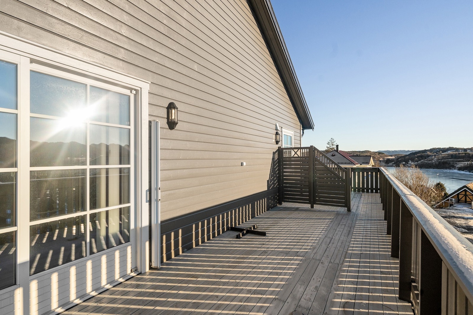 Terrasse hvor man kan nyte varme sommerdager Galleribilde