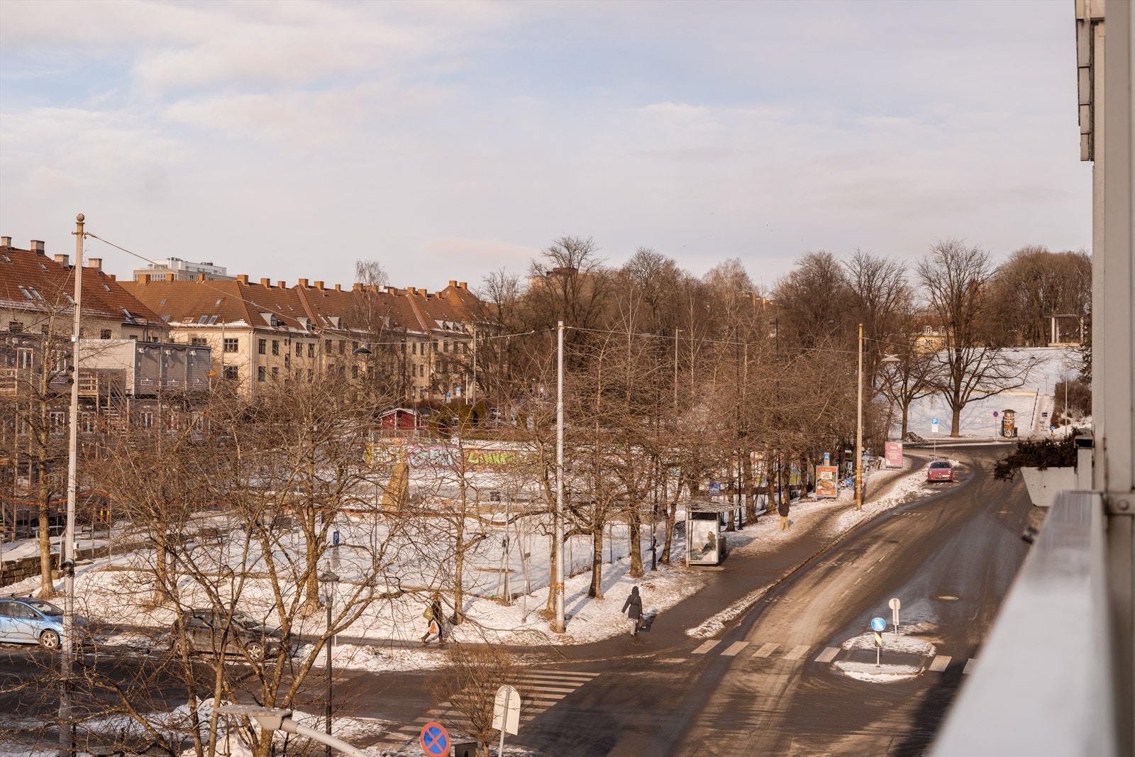 Fra leiligheten har du utsyn mot eksempelvis Torshovparken og Lilleborg-banene med bl.a. sandvolleyball. Galleribilde