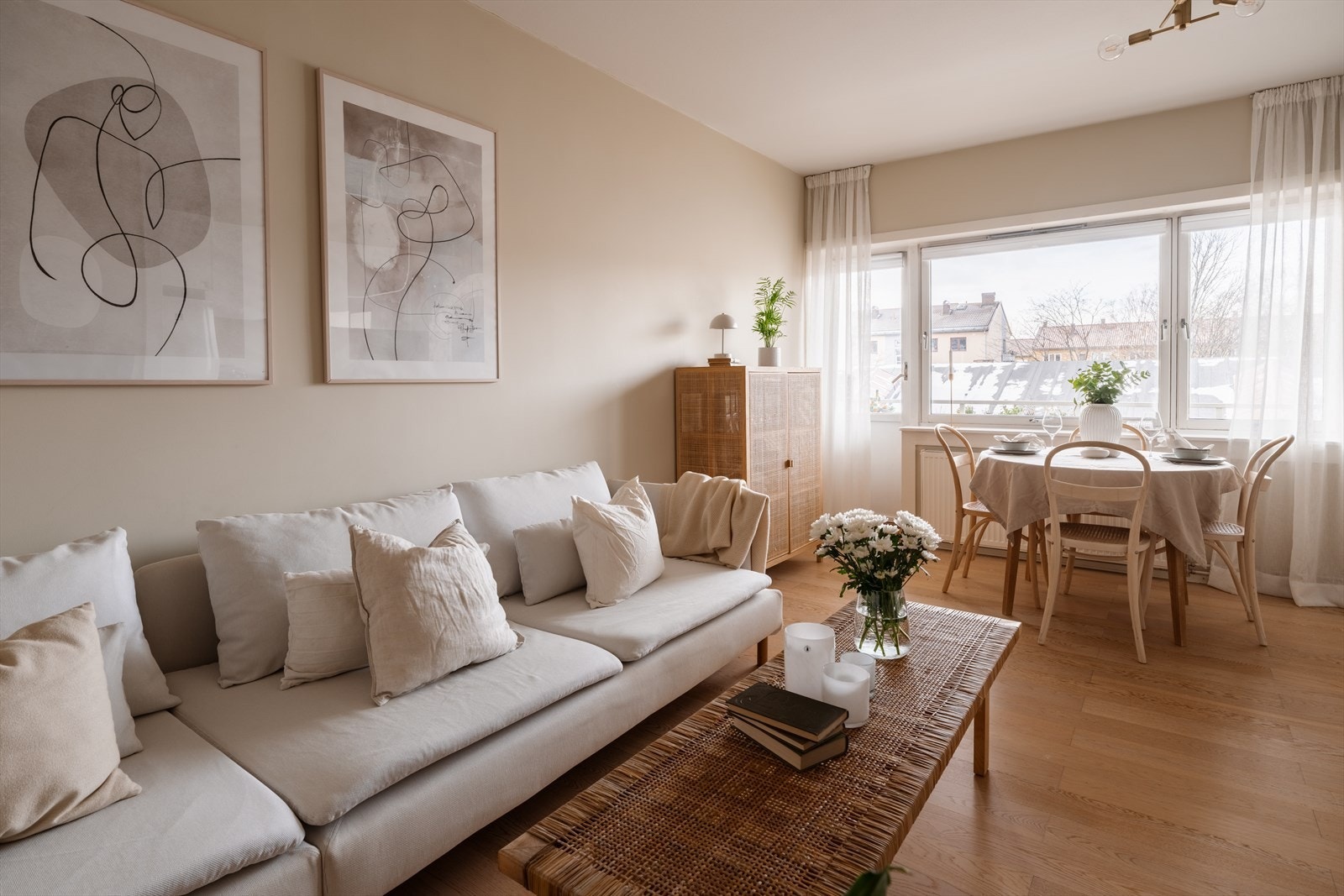 Emera Eiendomsmegling v/Adrian Stokstad ønsker velkommen til Ole Bulls gate 23A! Foto: Paul-Dan Dragoman. Galleribilde