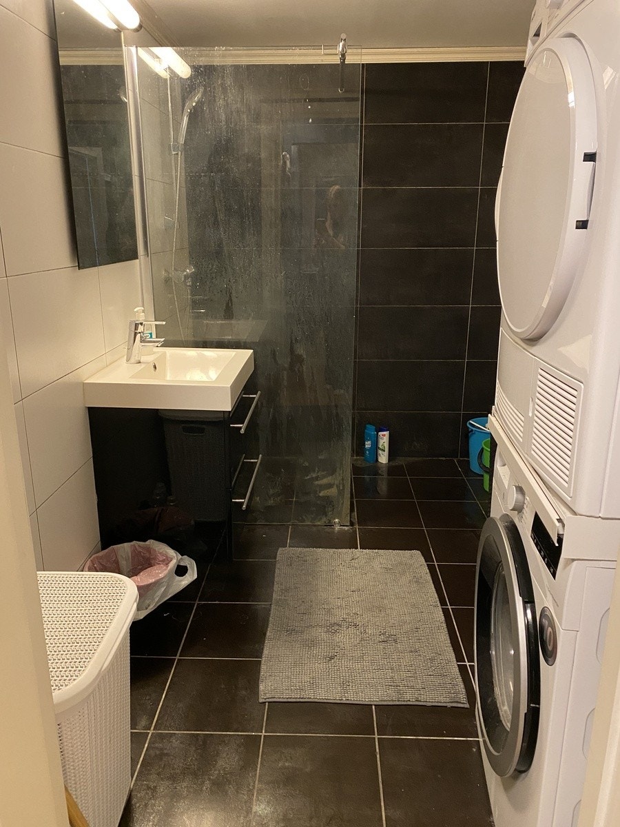 bad m/vaskemask og tørketrommel Galleribilde