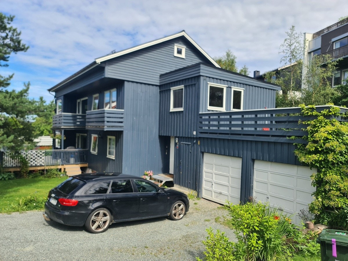 Leiligheten utgjør hele 2. etasje Galleribilde