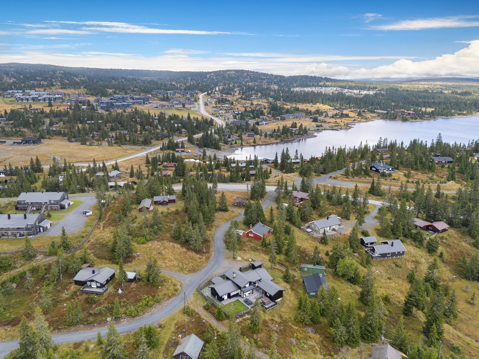 Kort veg til Sjusjøen sentrum. Galleribilde