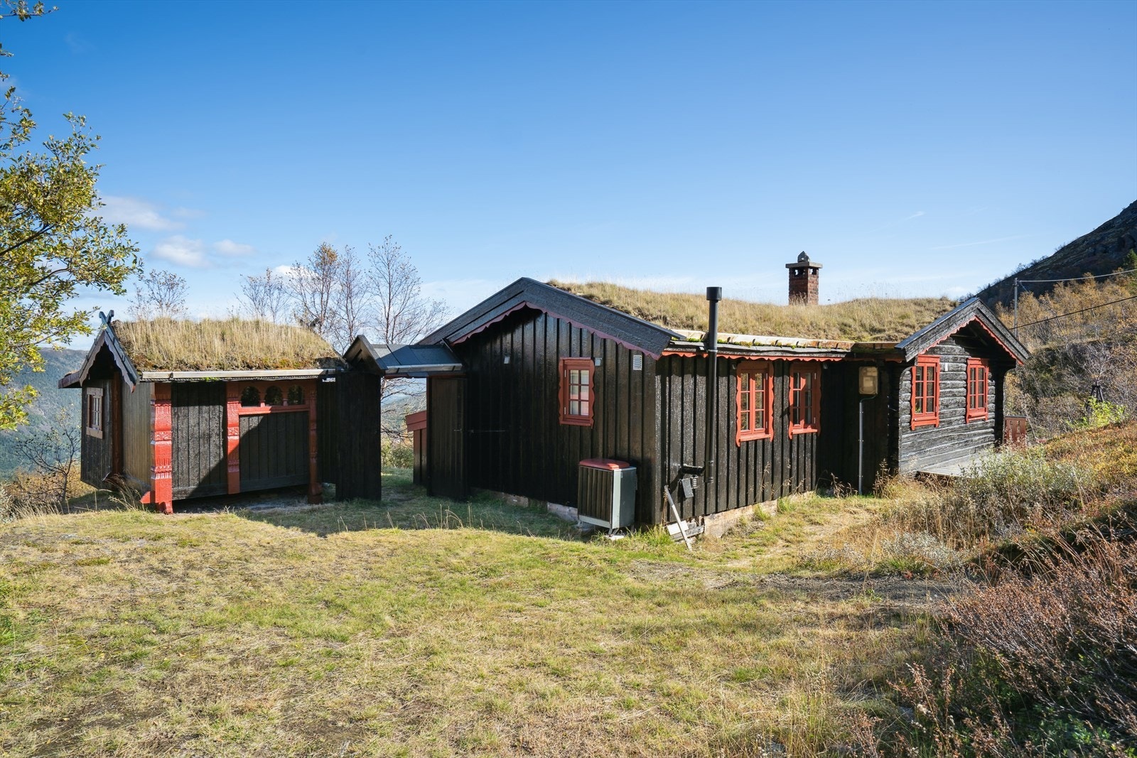 En koselig hytte som er oppført i 1973 og tilbygget i 1996 Galleribilde