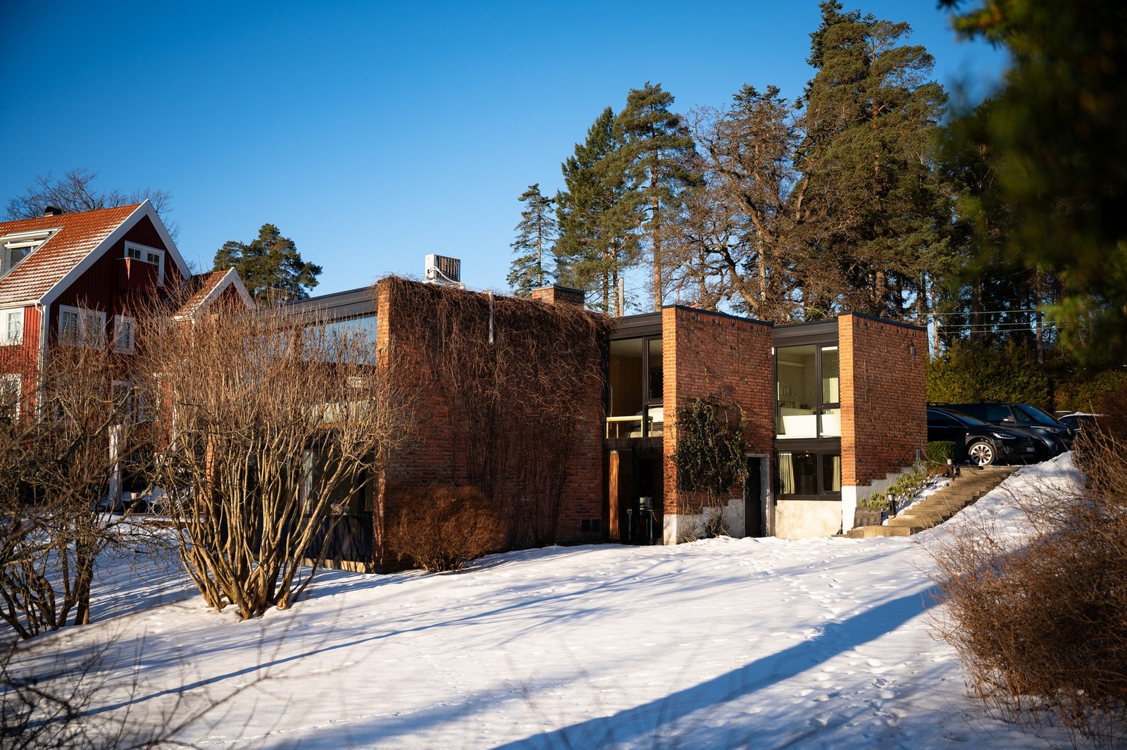 Varmekabler i trappen langs boligens østside. Galleribilde