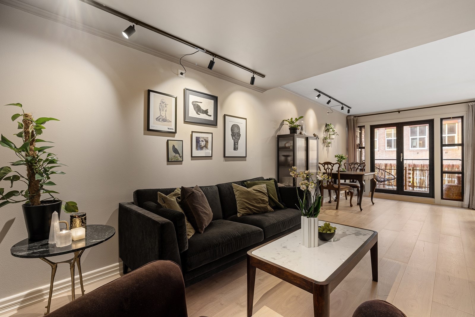 Velkommen til Sverres gate 11B - Heimdal Eiendomsmegling v/ Frode Drazkowski presenterer en moderne og innbydende 3-romsleilighet med en svært attraktiv beliggenhet i Midtbyen. Galleribilde