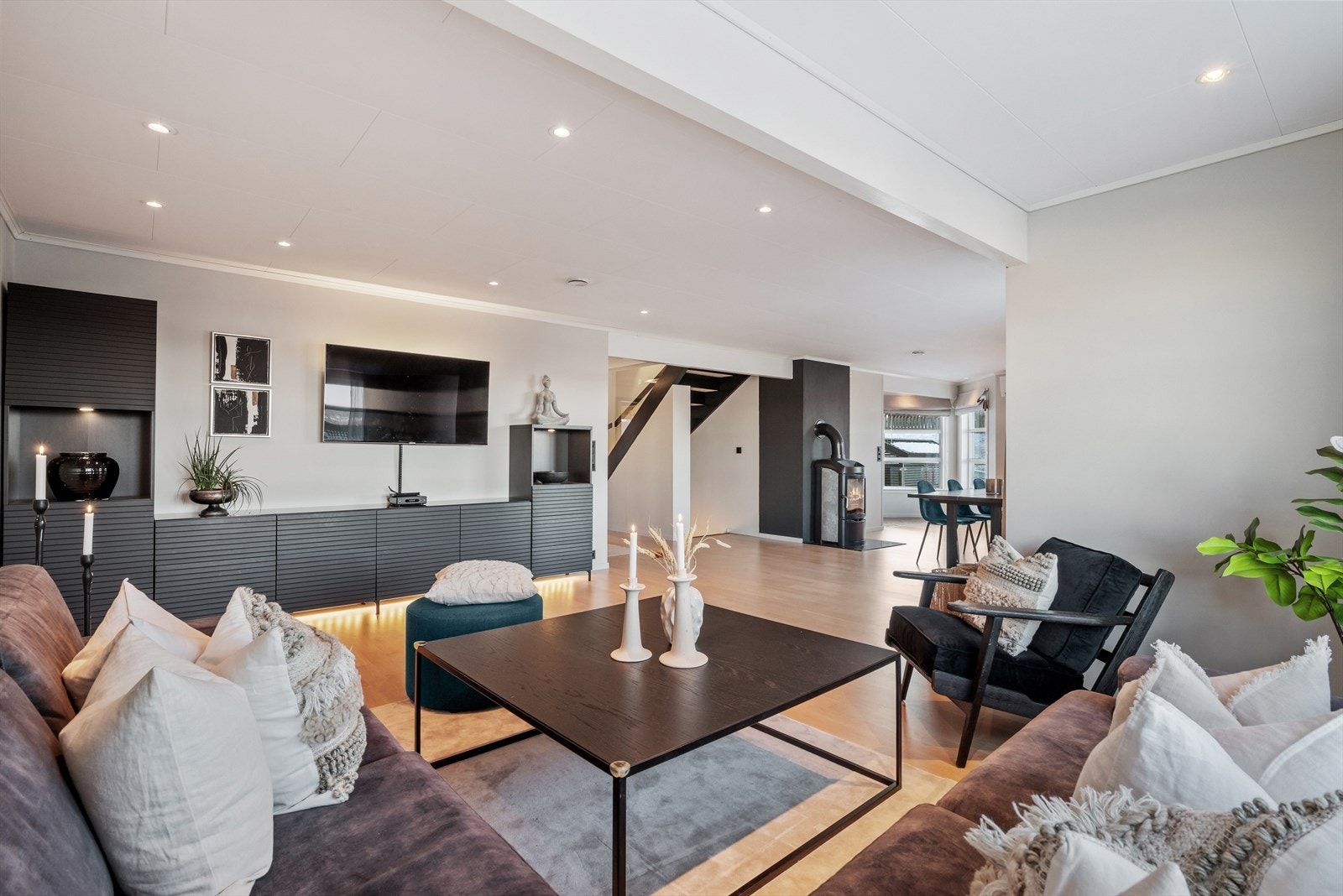 Downlights i himling og tilhørende anlegg byttet i 2025. Galleribilde