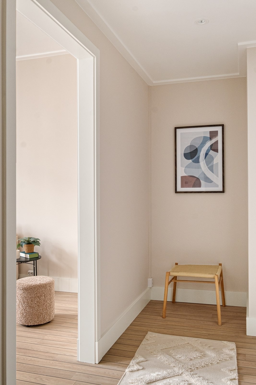 God plass til sko og yttertøy. Galleribilde