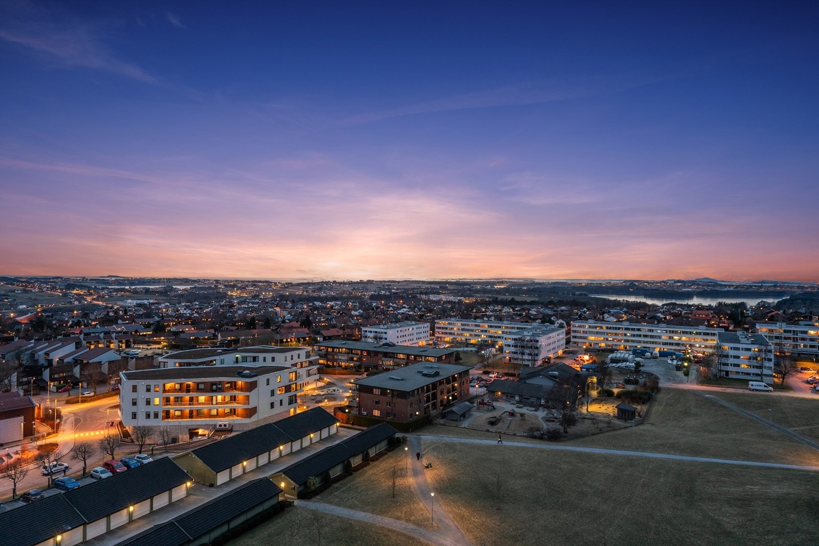 Området byr på flere fantastisk tur- og rekreasjonsområder langs Hafrsfjord, Jernalderhaugen, Stokkavannet og Sørmarka. Galleribilde