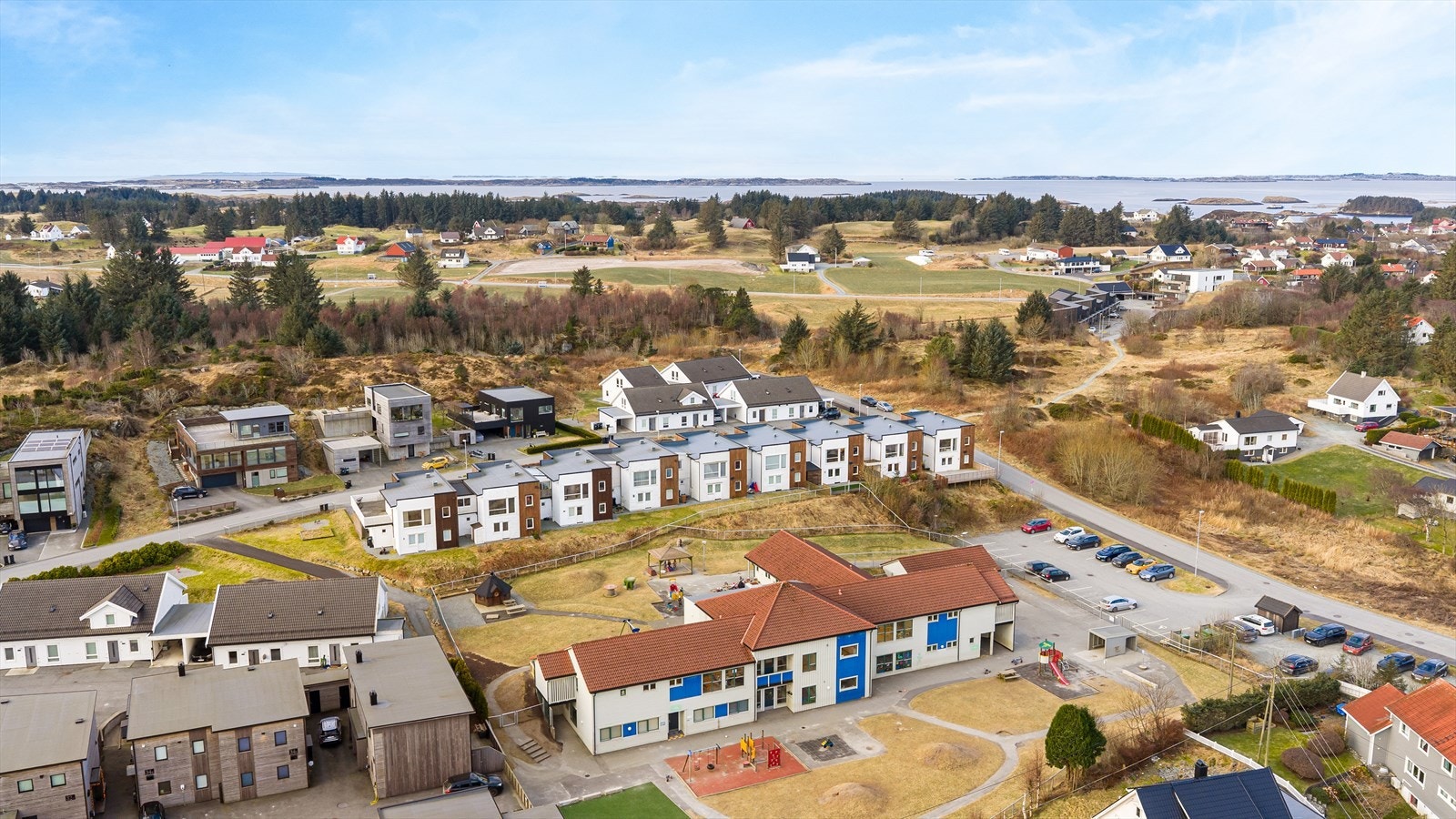 Espira Litlasund barnehage som nærmeste nabo Galleribilde