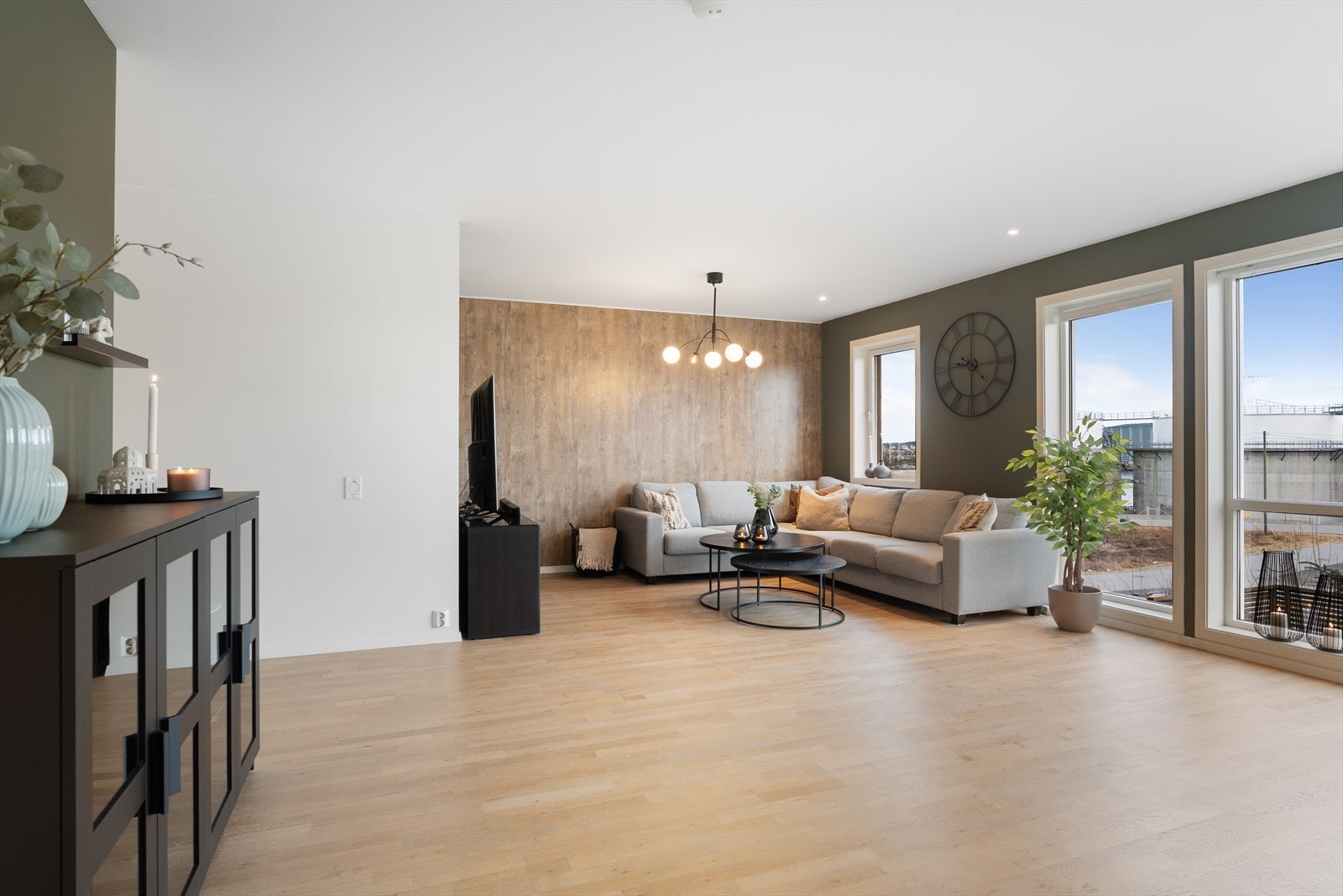 God standard og moderne innredet med tidsriktige farge- og materialvalg Galleribilde