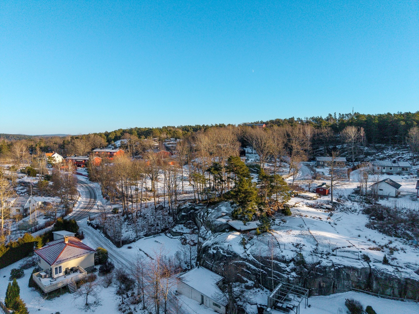Tomten ligger kun noen få hundre meter fra Mågerøkilen og Mågerø Marina. Galleribilde