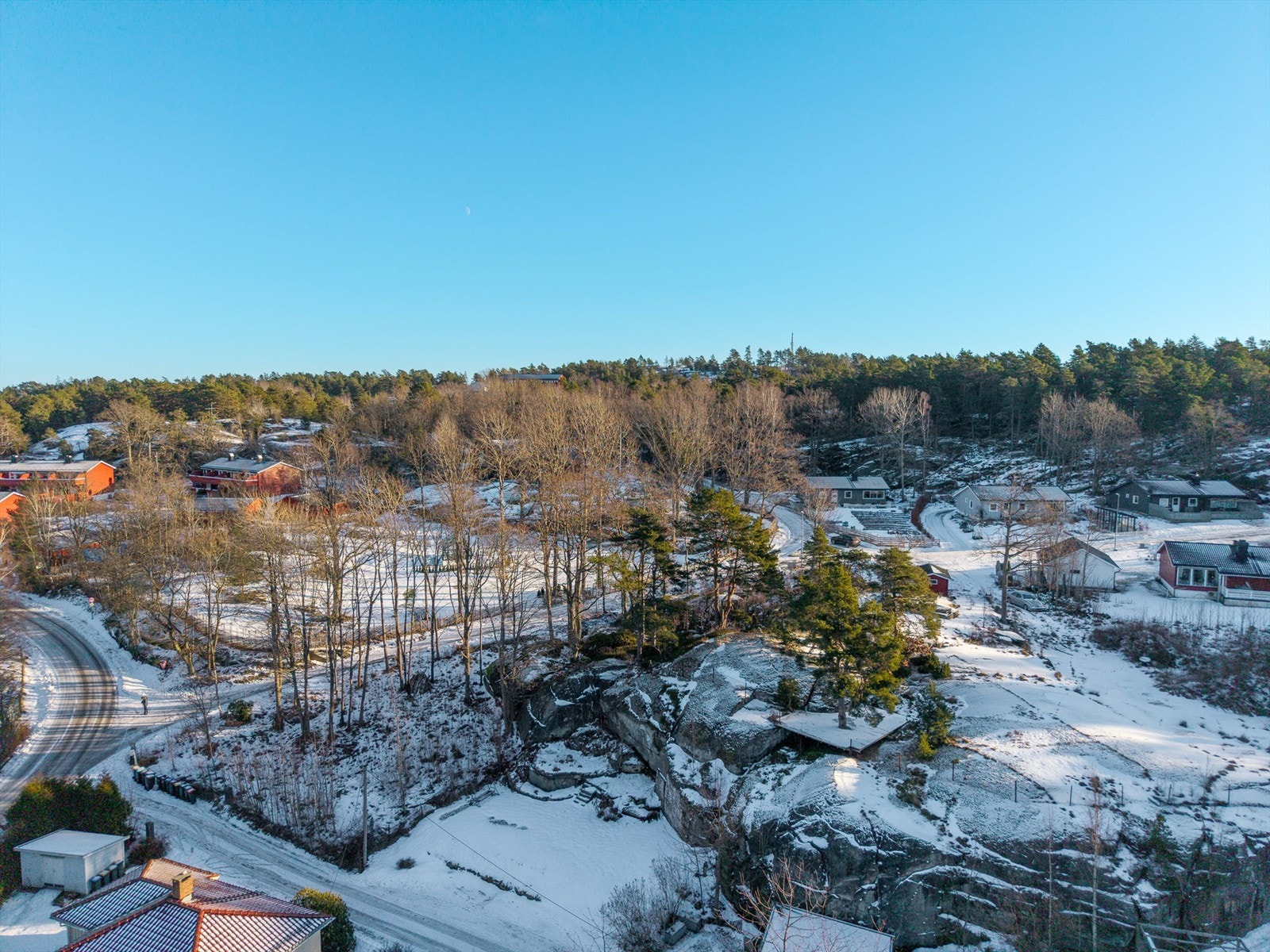 Et unikt utgangspunkt for å skape en bolig som glir harmonisk inn i det sjønære landskapet. Galleribilde