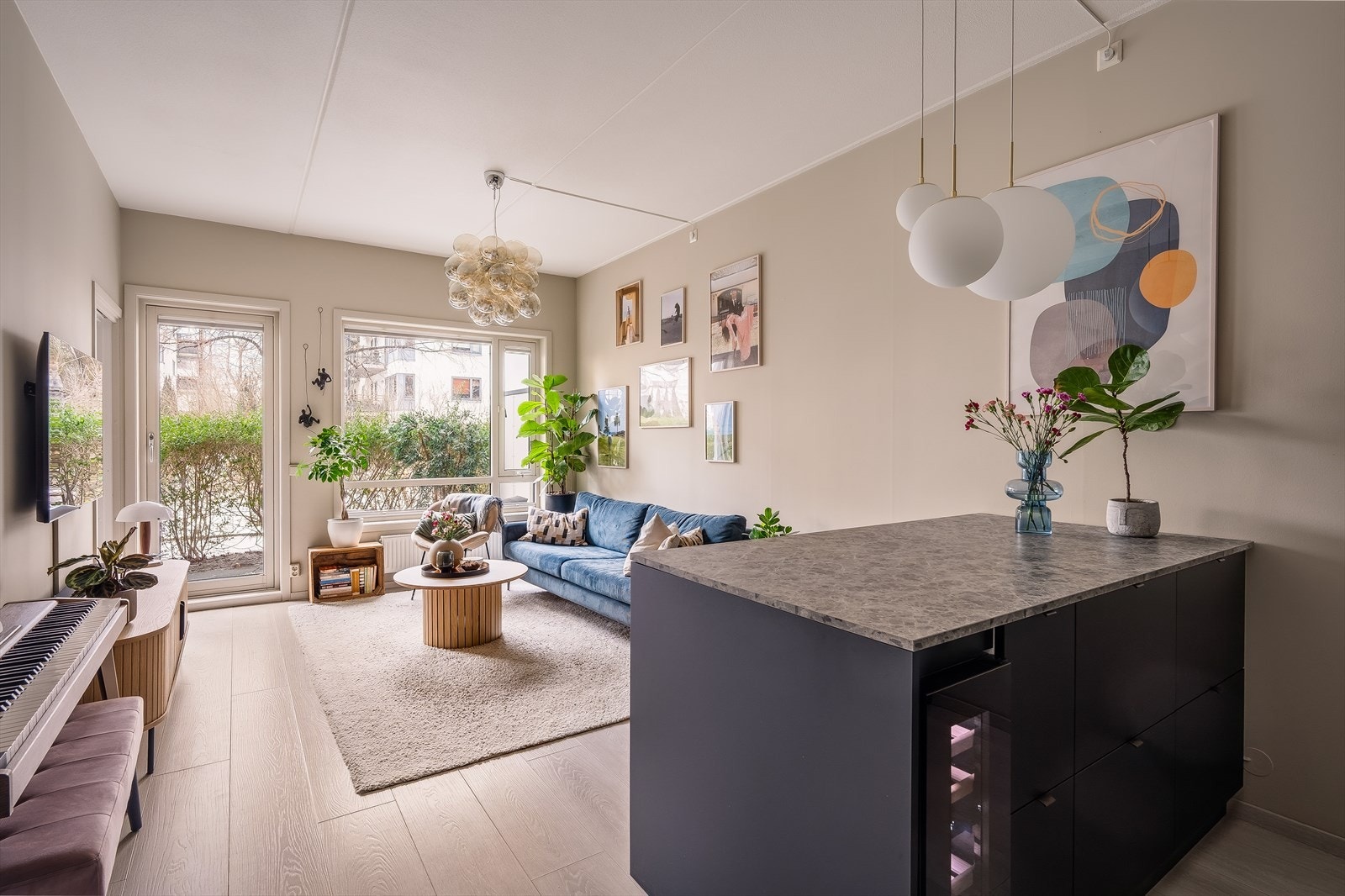 Kjøkkenøya er også utstyrt med skuffer for ekstra lagringsplass. Galleribilde