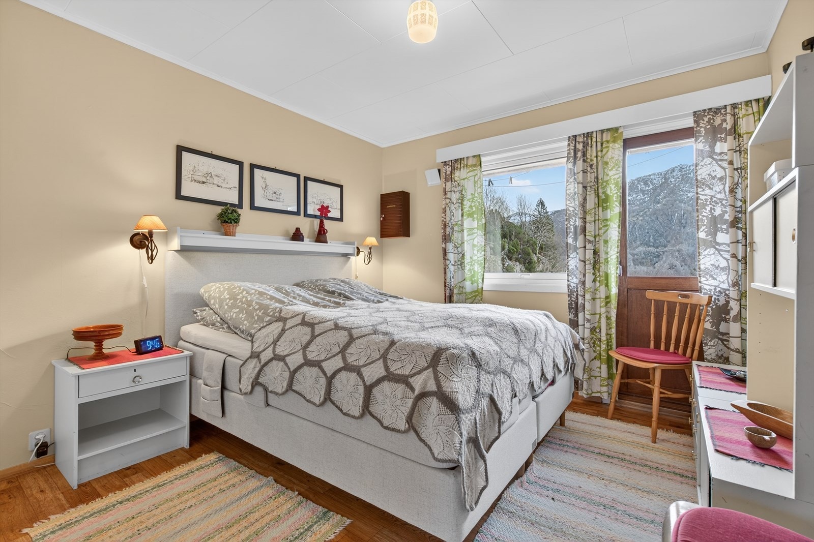 Hovedsoverom med utgang til balkong Galleribilde