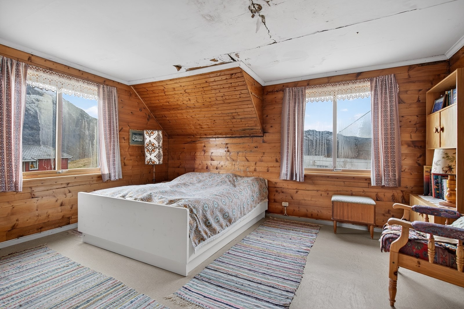 Boligen må anses som et omfattende renoveringsobjekt. Galleribilde