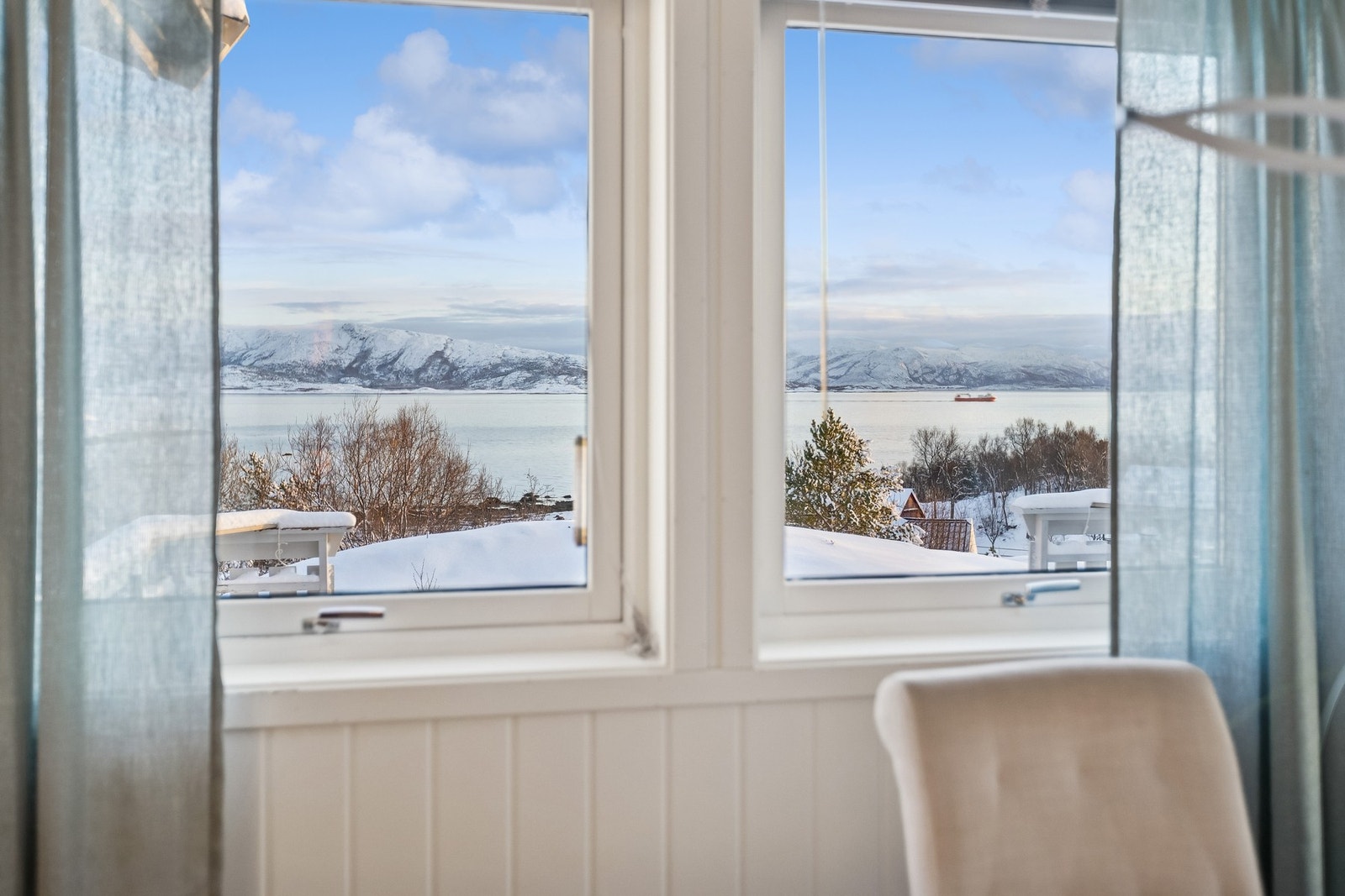 Nydelig utsikt kan nytes sammen med gode måltider! Galleribilde