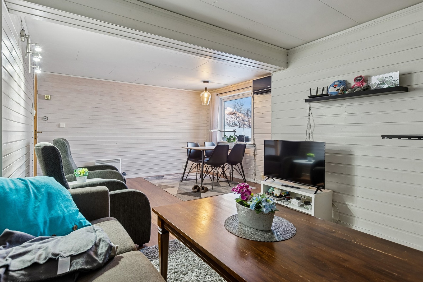 I stua er det varmepumpe som sørger for god oppvarming Galleribilde