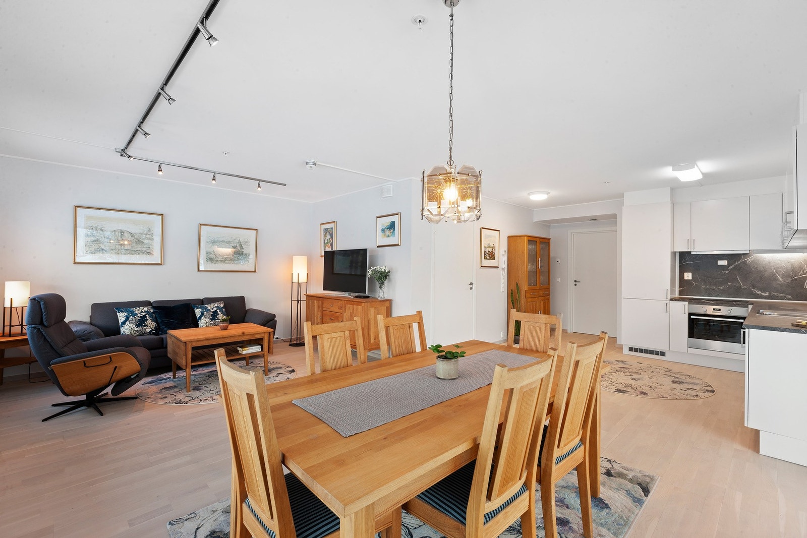 Dette er en leilighet man kan flytte rett inn! Galleribilde