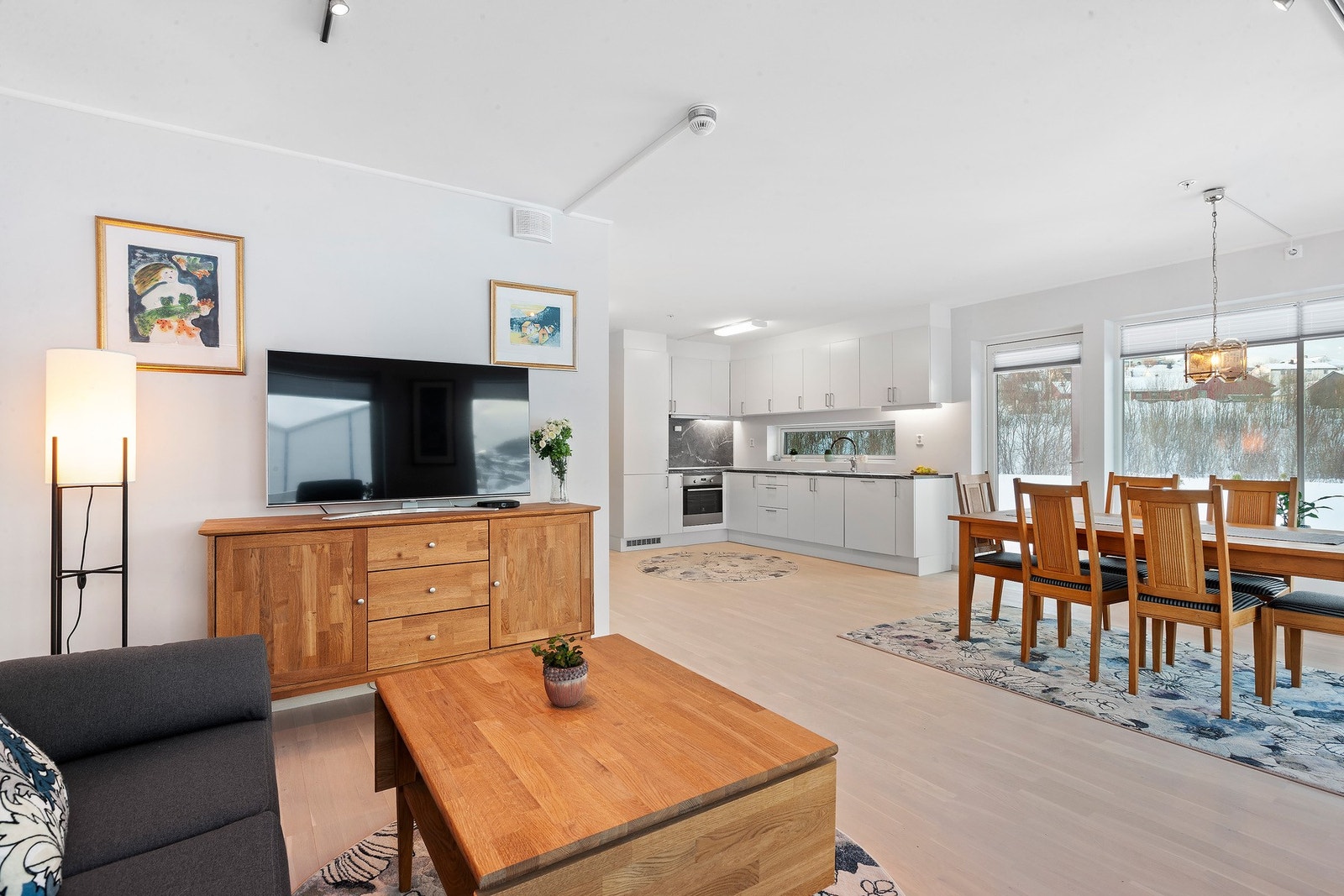 Stuen har gode møbleringsmuligheter Galleribilde