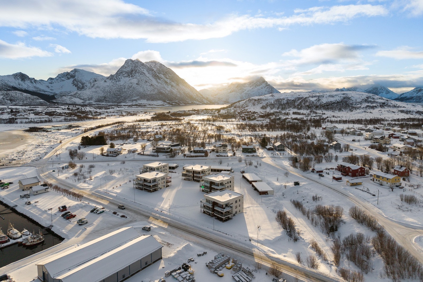 Det er god parkeringsplass til gjester Galleribilde